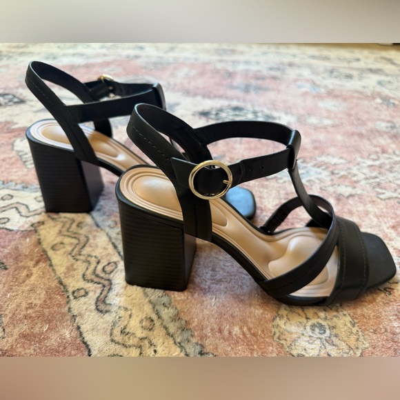 Kelly & Katie Black Strappy Heels - Picture 4 of 6